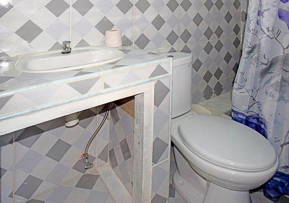 'Bathroom 2' 